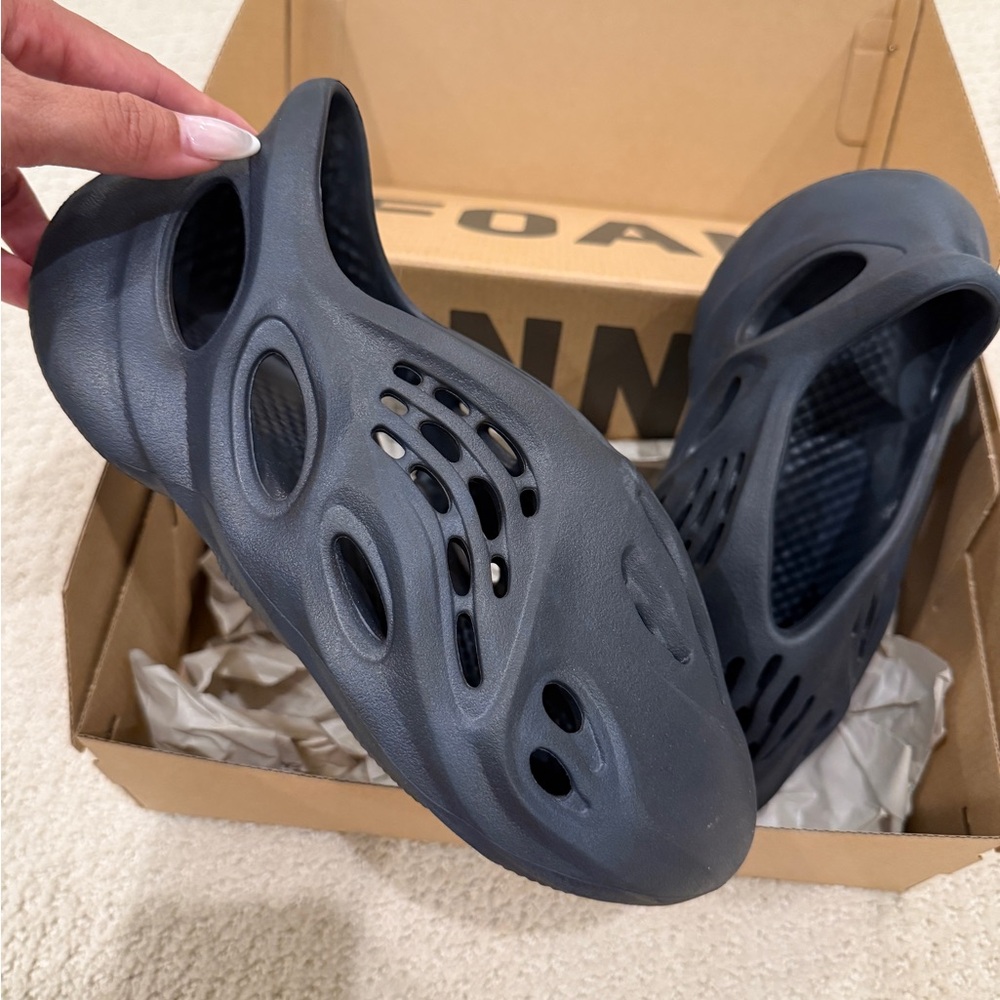 Yeezy Foam Runner in Dark Gray